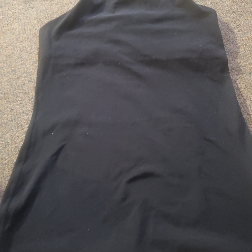 Lululemon black  active top size 6 good condition